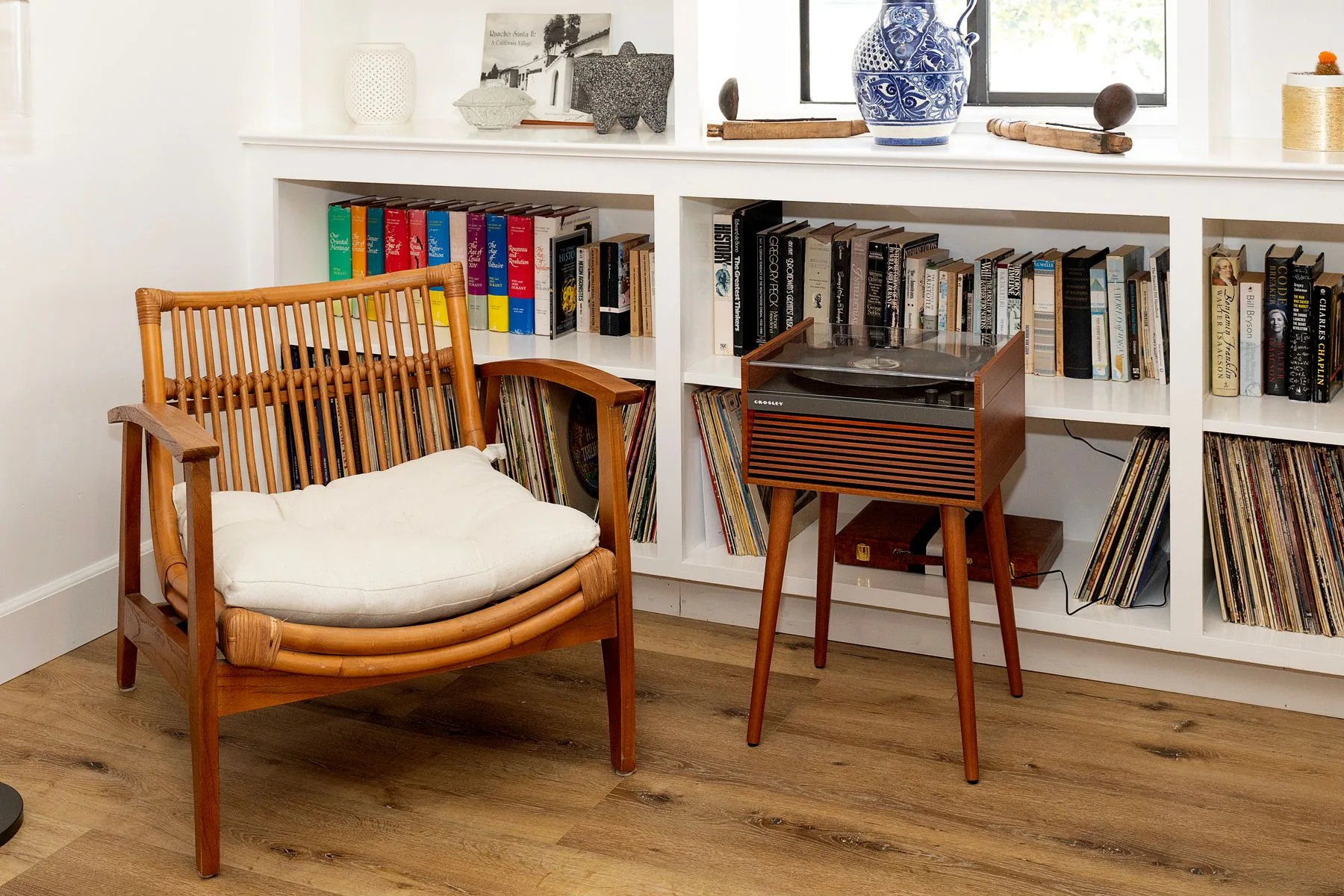 Reading nook inside Casa La Granada